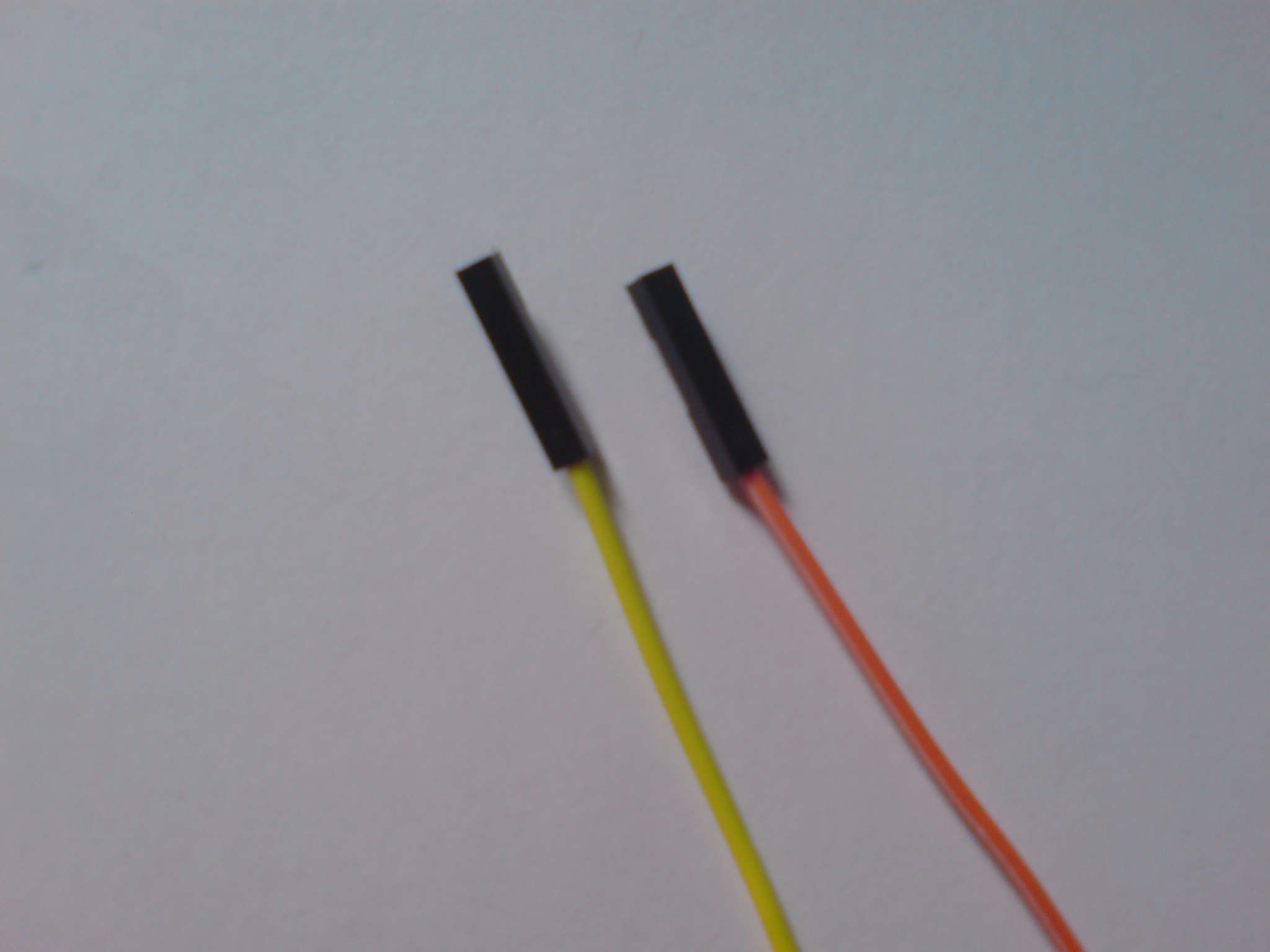 Two sync wires (orange and yellow)